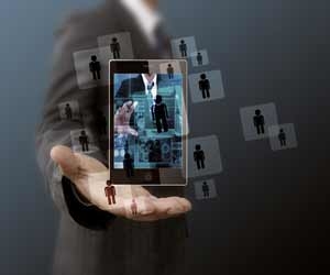 Recruiters hand holding mobile device that represents the mobile recruiting concept
