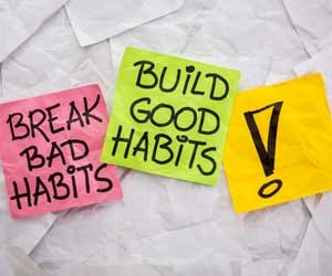 Post-It notes encouraging people to break bad habits and build good habits
